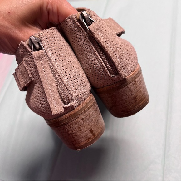 Dolce Vita Tan‎ Suede Booties CC - Picture 2 of 9